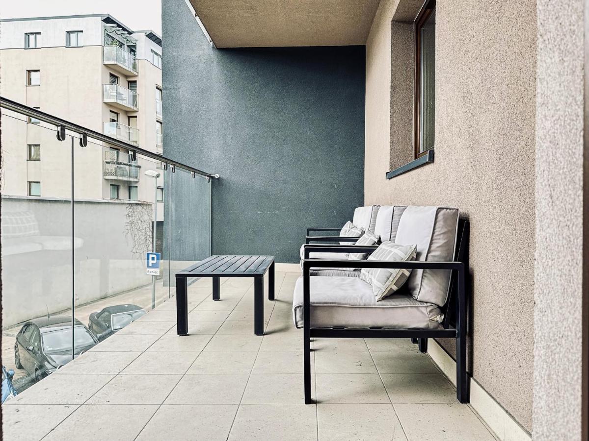 Cozy Apartment In Old Chocolate Factory Krasków Exterior foto